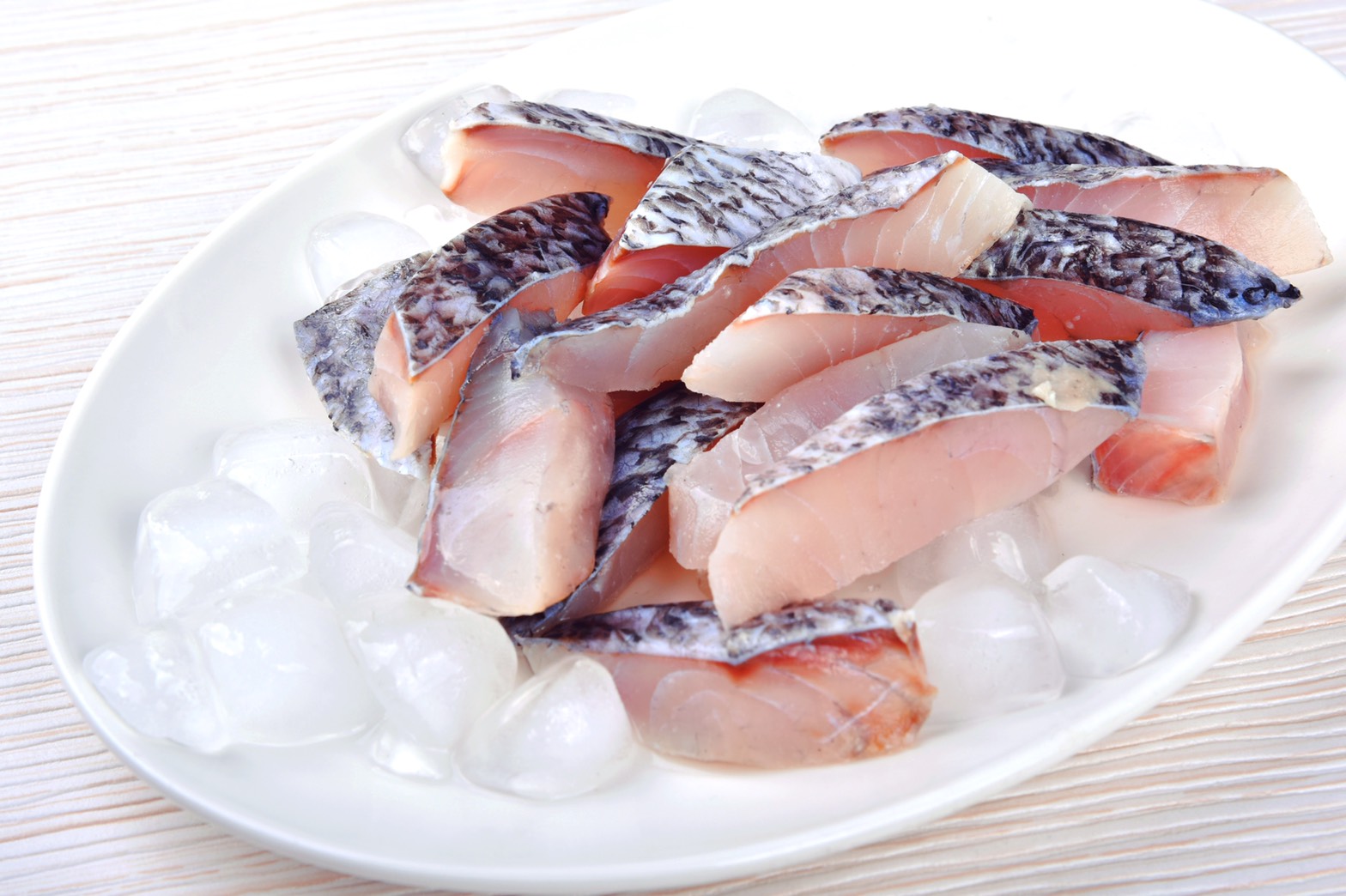 裕珍皇 裕豐厚脂冠全台 珍饈海味挪威來 皇極珍品白腹鯖 鱸魚切塊